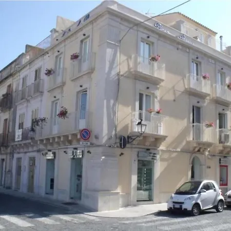 Frühstückspension Plaza 4*