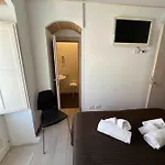Plaza 3* أفولا