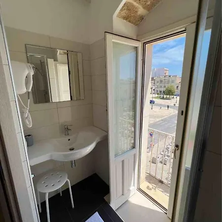 فندق مبيت وإفطار Plaza أفولا