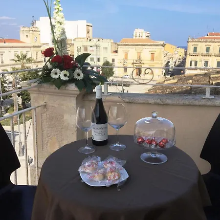 Plaza Bed & Breakfast 2*
